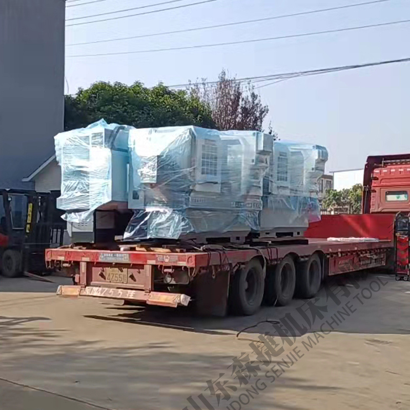 为烟台客户定制的4台卧式数控车床发货