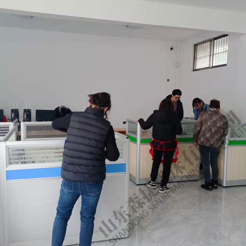 公司员工总动员搬进新的办公司