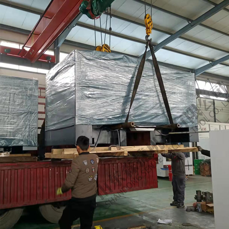 为无锡客户刘总定制的VMC650加工中心发货