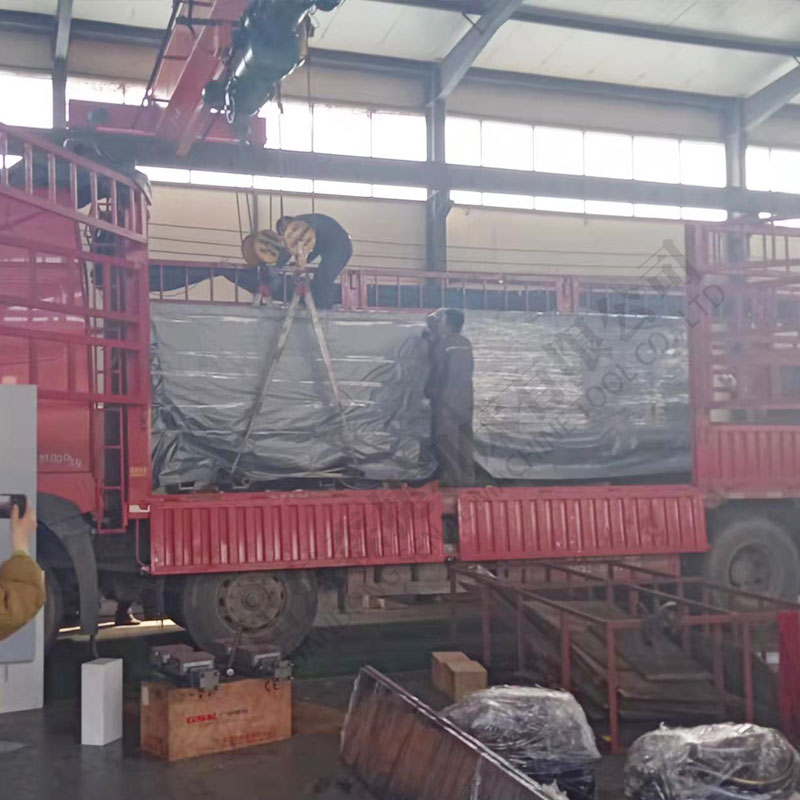 为广西客户秦总定制的卧式数控车床CK6150发货