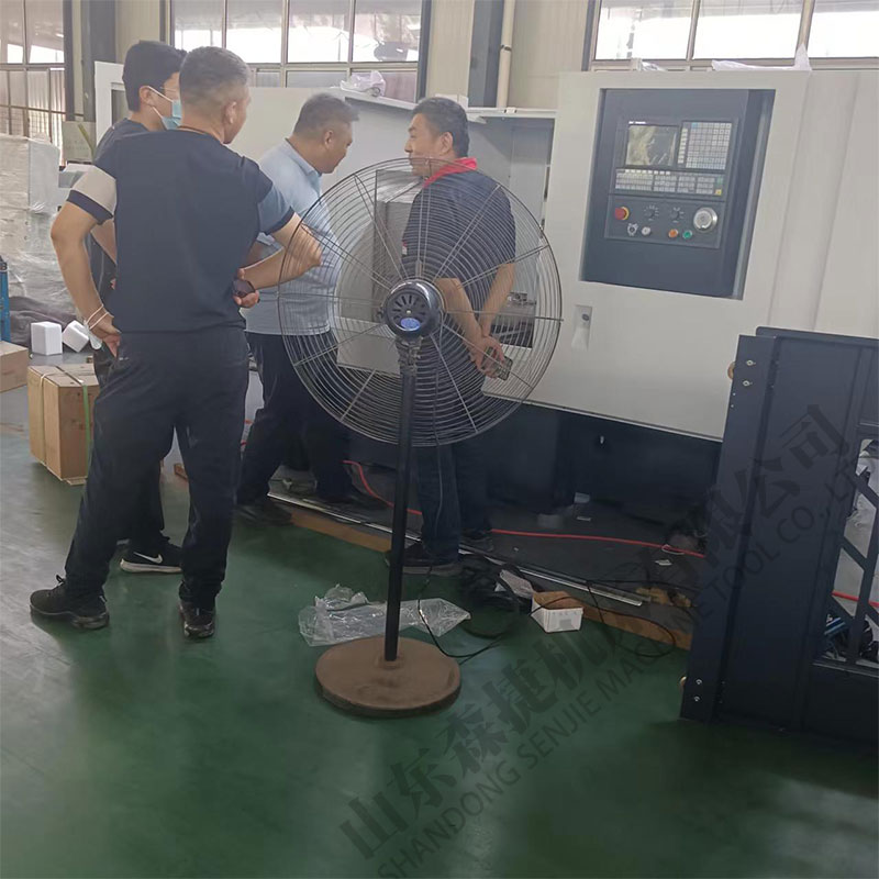 济宁董总客户来森捷公司考察数控立车系列