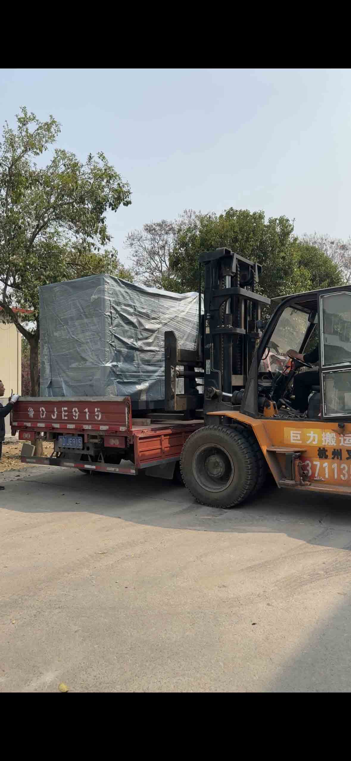 客户定制的立式铣打机正在发货