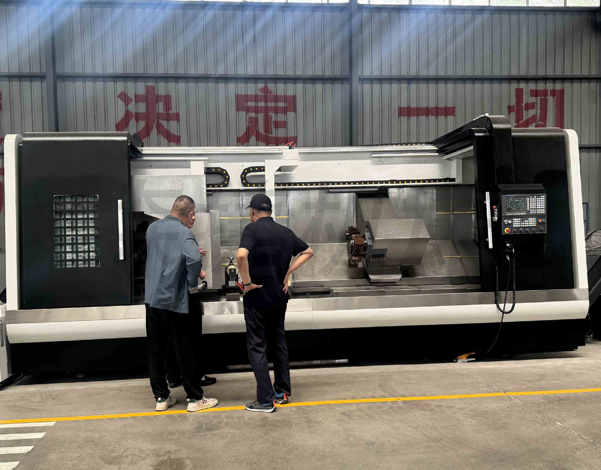 欢迎湖北客户莅临指导我司参观双头数控车床