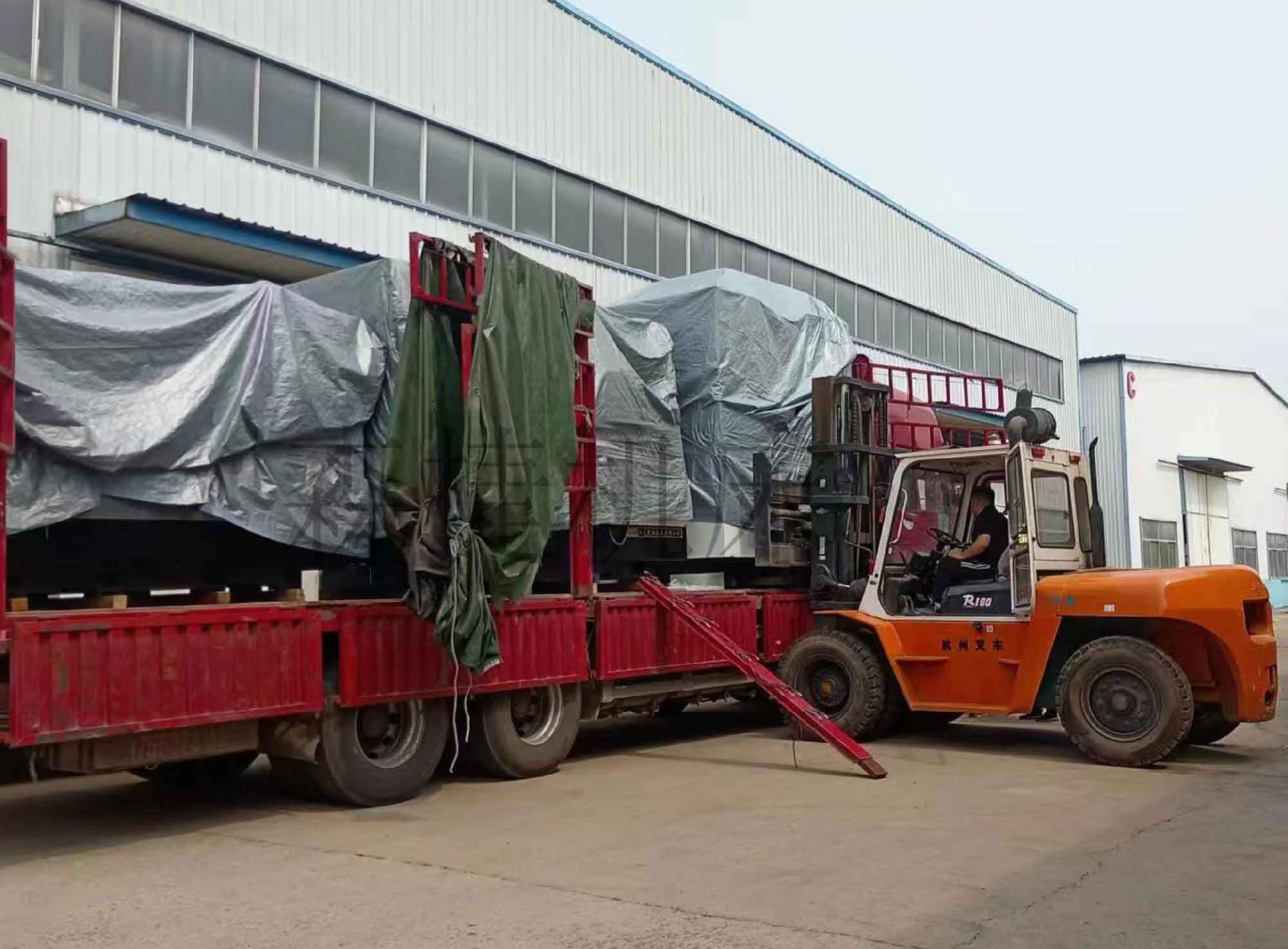 又是发货的一天LCK650数控立车
