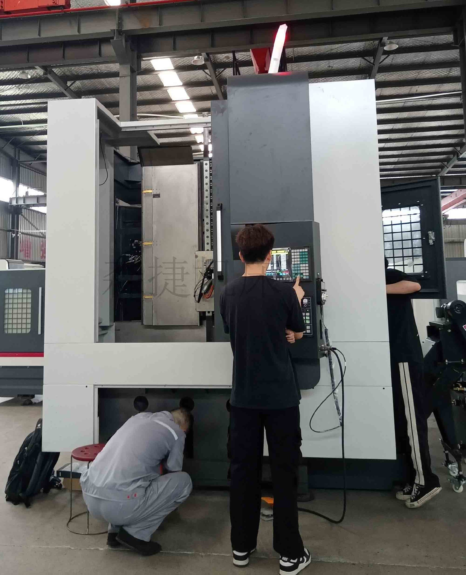客户定制的LCK700动力刀塔车铣复合正在进行激光检测